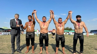 Büyükşehir pehlivanları Bulgaristan’dan başarıyla döndü