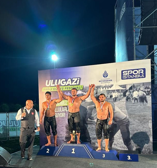 Büyükşehir pehlivanları er meydanını boş bırakmıyor