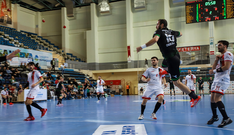 Büyükşehir sahasında rakiplerine şans tanımıyor