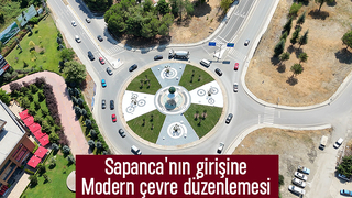 Büyükşehir Sapanca’nın zarafetini misafirlerin giriş kapısına işledi