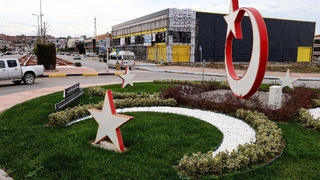 Büyükşehir Şehit İlhan Aras'a ay yıldızla güzellik kattı