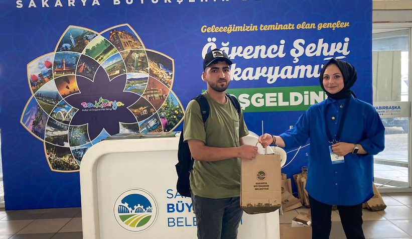 Büyükşehir şehre gelen üniversite öğrencilerini karşıladı