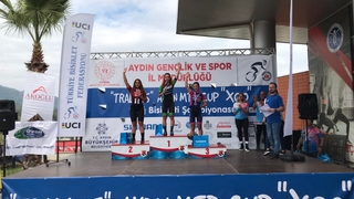 Büyükşehir sporcuları rüzgar gibi esti
