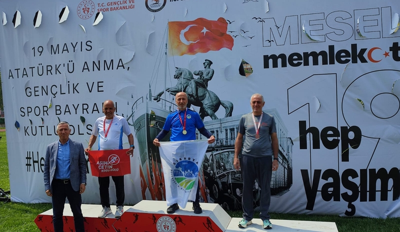 Büyükşehir sporcuları yarı maratonda kürsüye çıktı