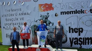 Büyükşehir sporcuları yarı maratonda kürsüye çıktı