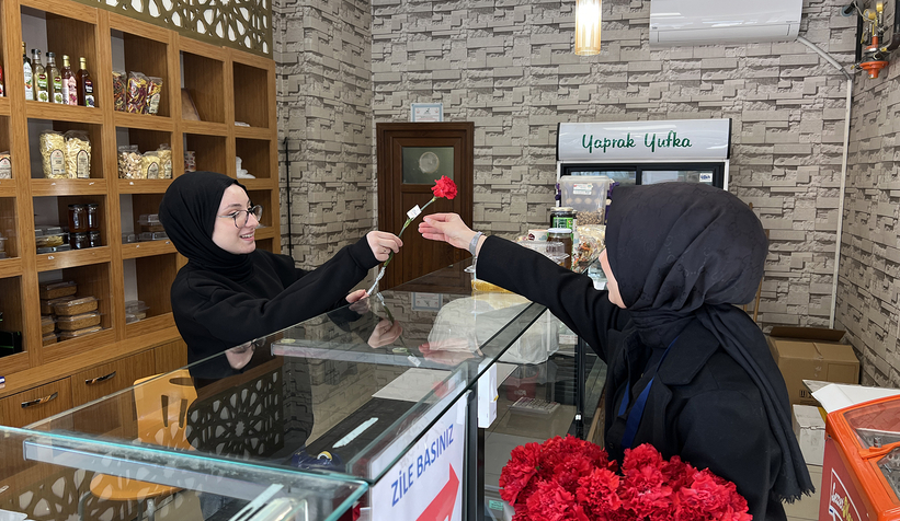 Büyükşehir vatandaşların kandil sevincini paylaştı