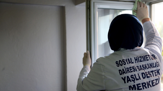 Büyükşehir yaşlıların hayatının her alanında yanında