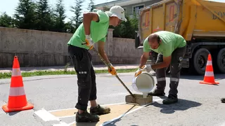 Büyükşehir yaya geçitleri ve bordürleri yeniliyor