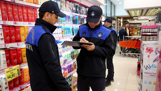 Büyükşehir zabıtası market denetiminde