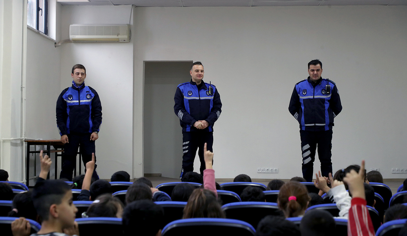 Büyükşehir zabıtasından okullarda trafik eğitimi