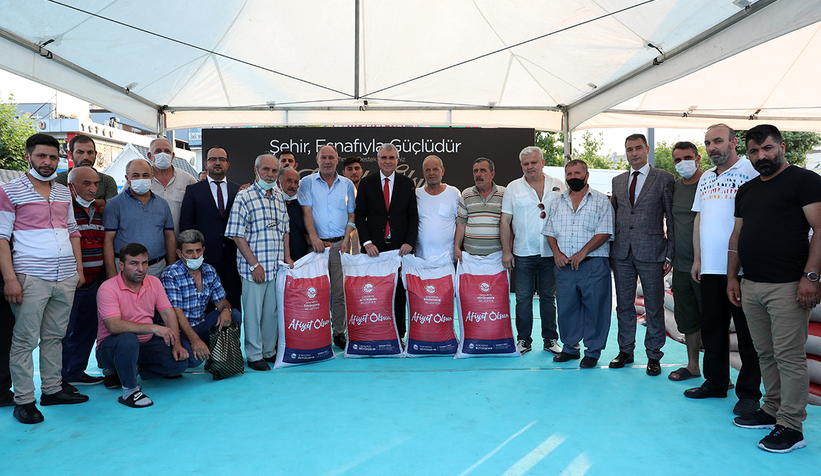 Büyükşehir’den 2042 esnafa 40 ton çay hibe