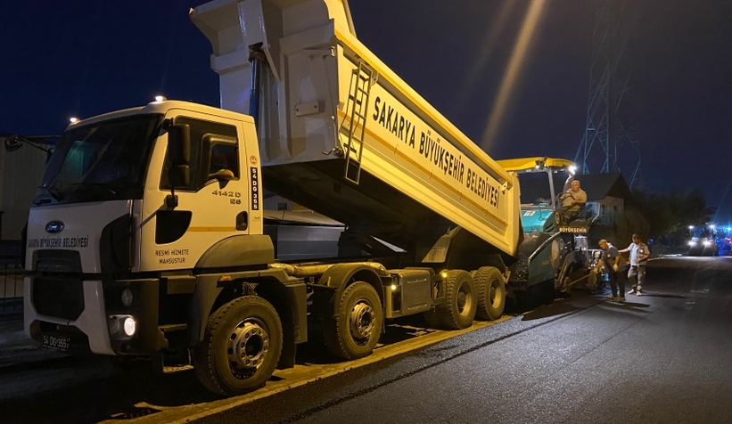 Büyükşehir’den Arifiye’de gece mesaisi