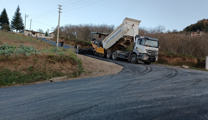 Büyükşehirden Güzlek'e asfalt