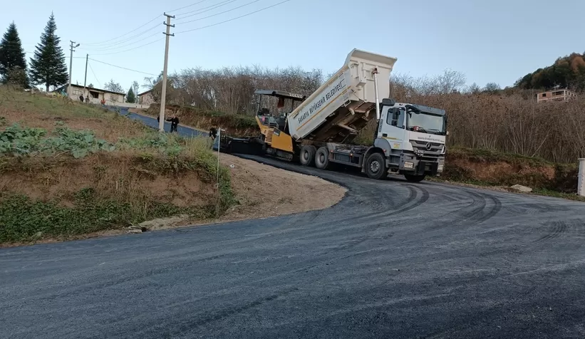 Büyükşehirden Güzlek'e asfalt