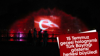 Büyükşehirden hologramlı Türk Bayrağı gösterisi