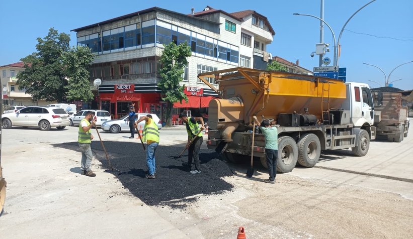 Büyükşehirden kazılan caddeye hızla müdahale