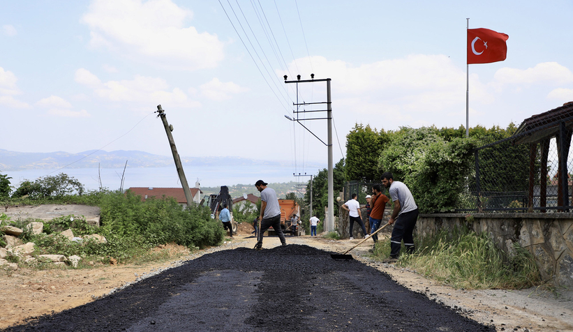 Büyükşehir’den Mahmudiye’ye 200 ton asfalt