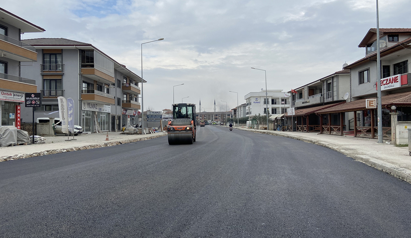 Büyükşehir’den o caddeye 2 günde 4 bin ton asfalt