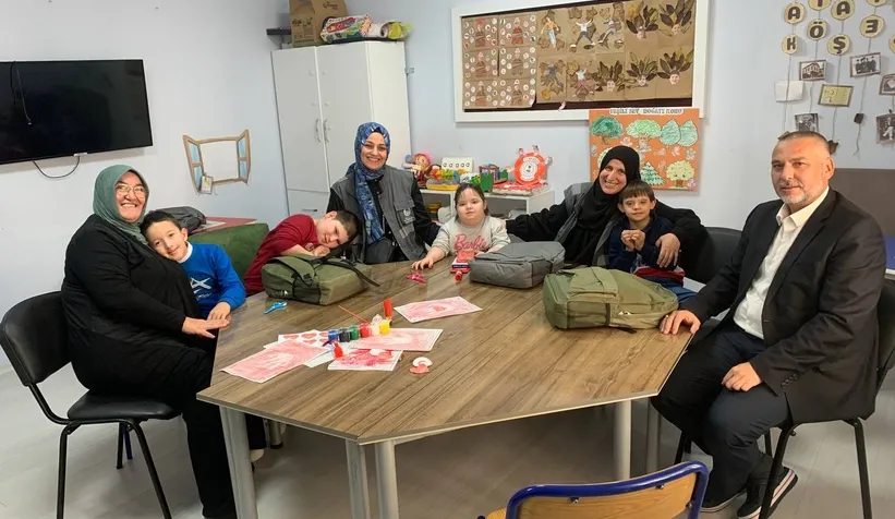 Büyükşehir’den Pamukova’da özel öğrencilere anlamlı ziyaret