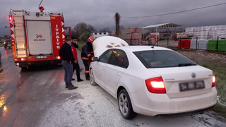 Büyükşehire ait otomobil seyir halinde alev aldı