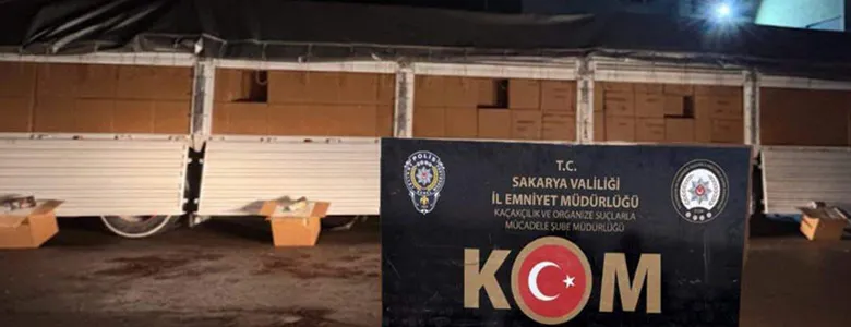 Tırda milyonlarca kaçak makaron ele geçirildi