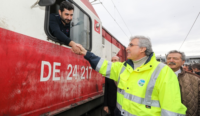 Büyükşehirin 40 konteyneri daha deprem bölgesine gönderildi