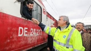 Büyükşehirin 40 konteyneri daha deprem bölgesine gönderildi