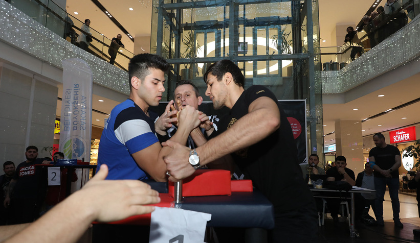 Büyükşehir’in bilek güreşi takımı özel turnuvada tanıtıldı