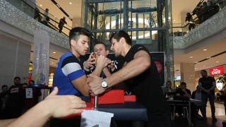 Büyükşehir’in bilek güreşi takımı özel turnuvada tanıtıldı