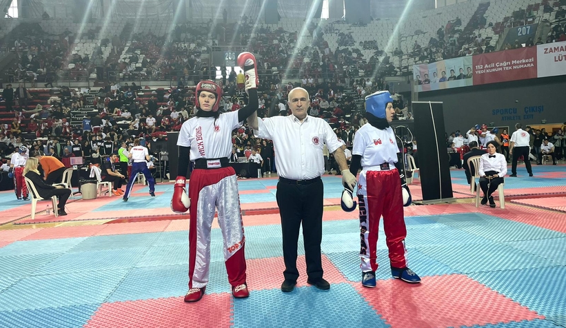 Büyükşehir’in kick bokscuları Antalya’da rüzgâr olup esti