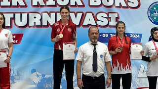 Büyükşehirin kick boksçuları şampiyonaya damga vurdu