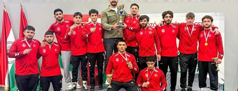 Büyükşehir’in milli sporcularından Macaristan’da çifte madalya