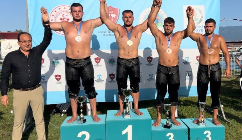 Büyükşehir’in pehlivanı şampiyon oldu