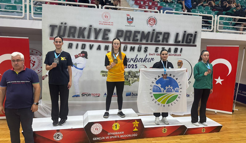 Büyükşehir’in sporcuları Diyarbakır’da kürsüye çıktı