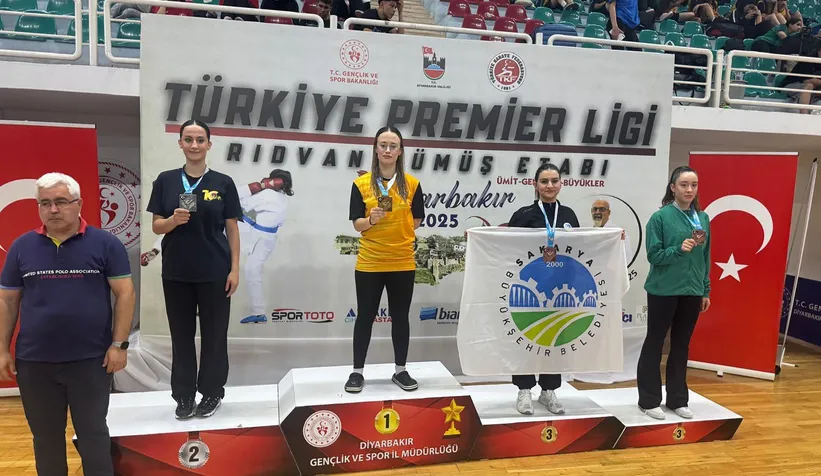 Büyükşehir’in sporcuları Diyarbakır’da kürsüye çıktı