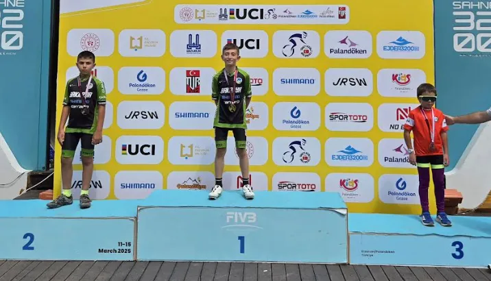 Büyükşehir’in sporcuları güreş ve bisiklette kürsüde yer aldı