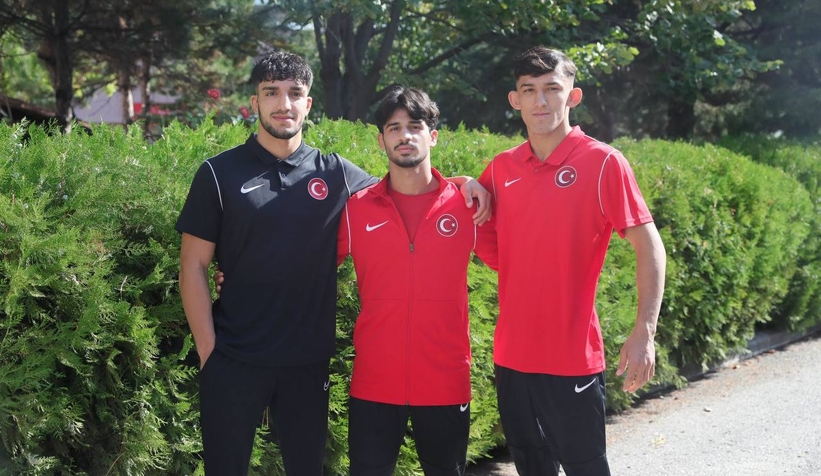 Büyükşehir’in yıldızları bayrağımızı dalgalandırıyor