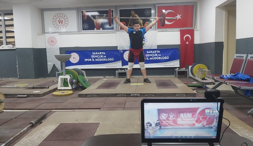 Büyükşehirli halterci Türkiye şampiyonu