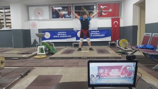 Büyükşehirli halterci Türkiye şampiyonu