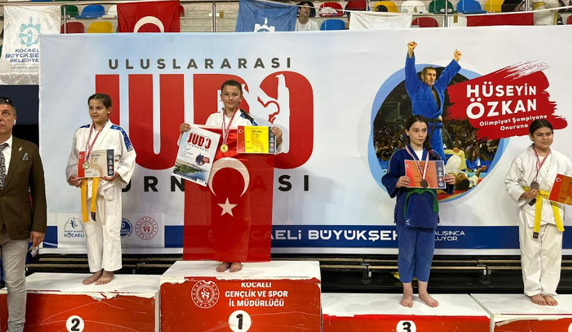 Büyükşehirli Serra Türkiye şampiyonluğuna uzandı