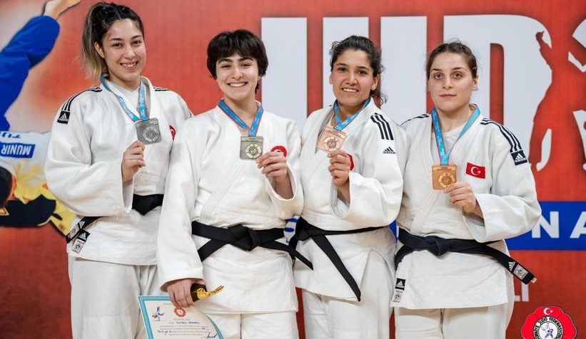 Büyükşehirli sporcu Türkiye ikincisi oldu