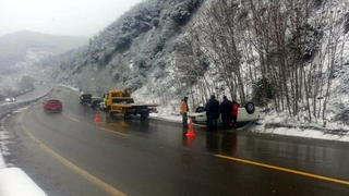 Buzlanma sonucu takla attı