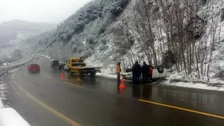 Buzlanma sonucu takla attı