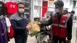 Cadde esnafına ücretsiz maske ve dezenfektan