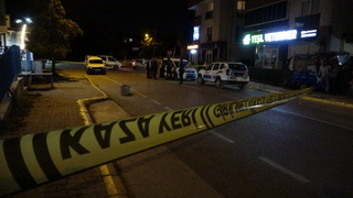 Cadde ortasında kadını öldürdü, ardından kendini vurdu