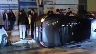Caddede Can Pazarı! Ticari Araç ile Otomobil Çarpıştı: 3 Yaralı