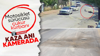 Caddedeki çukur motosikletliye kaza yaptırdı; İşte o anlar