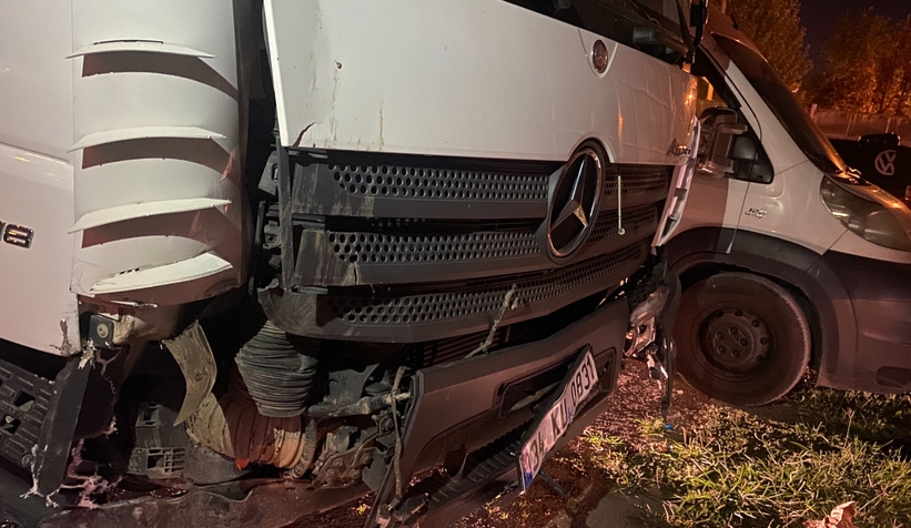 Çaldığı kamyonla dehşet saçtı, 10 aracı biçti