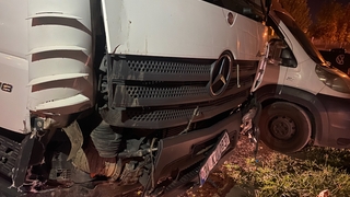 Çaldığı kamyonla dehşet saçtı, 10 aracı biçti