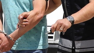 Çaldığı paraları donuna sakladı!